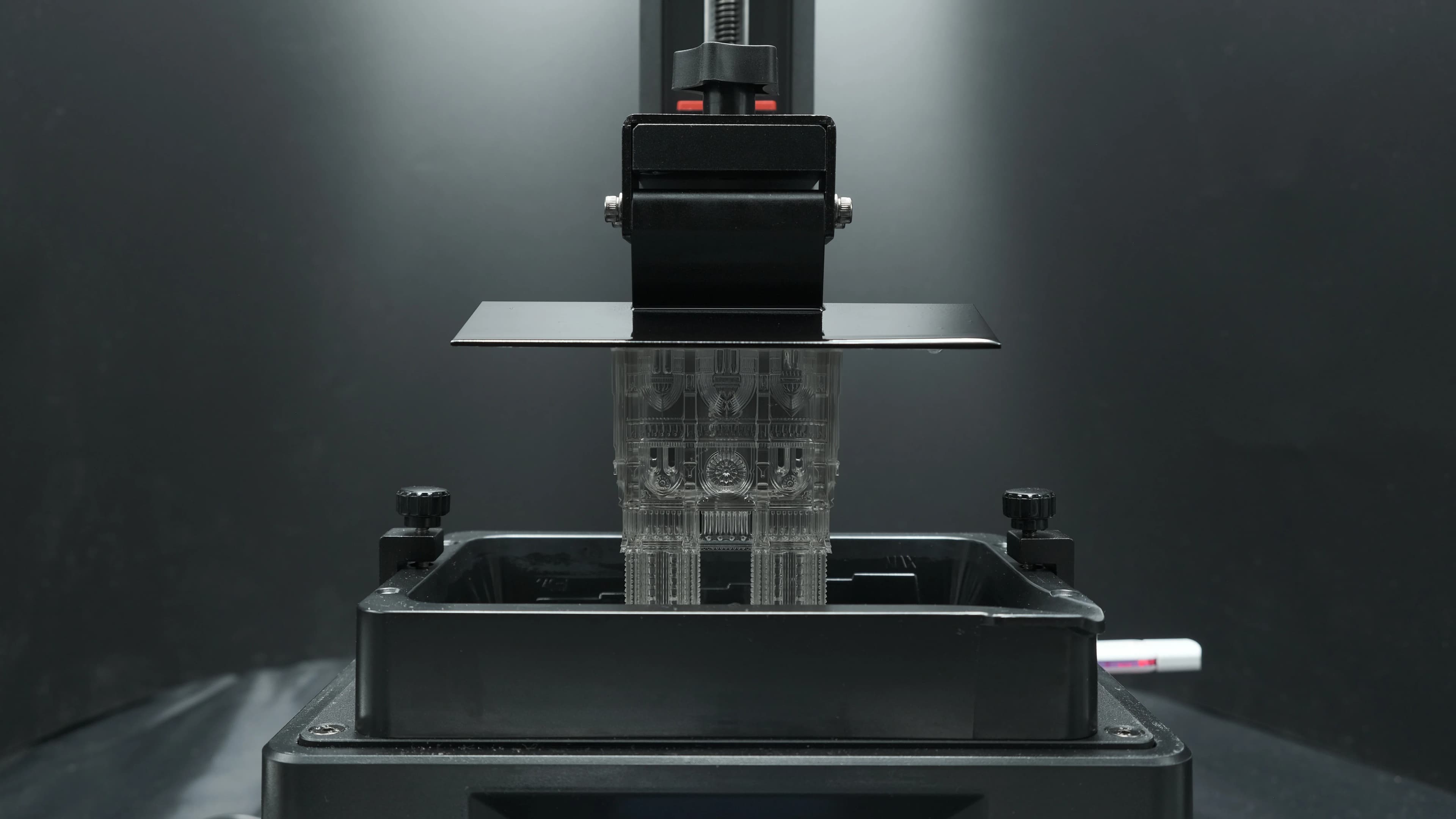 Stereolithography (SLA / DLP) 3D printing process producing high-detail resin components
