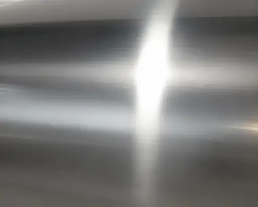 Detalle de pieza CNC con acabado pulido y superficie brillante refinada