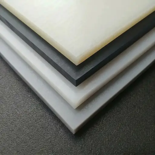 Piezas de nylon maquinadas y componentes fabricados mediante procesos aditivos